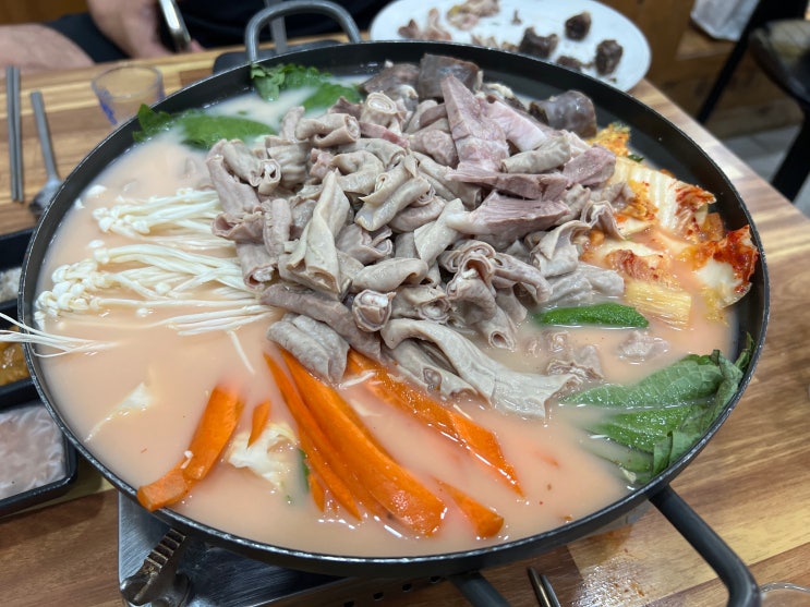 [경북 영주] 30년 전통의 노포, 부드러운 모듬순대와 곱창전골 맛집 <동양순대>