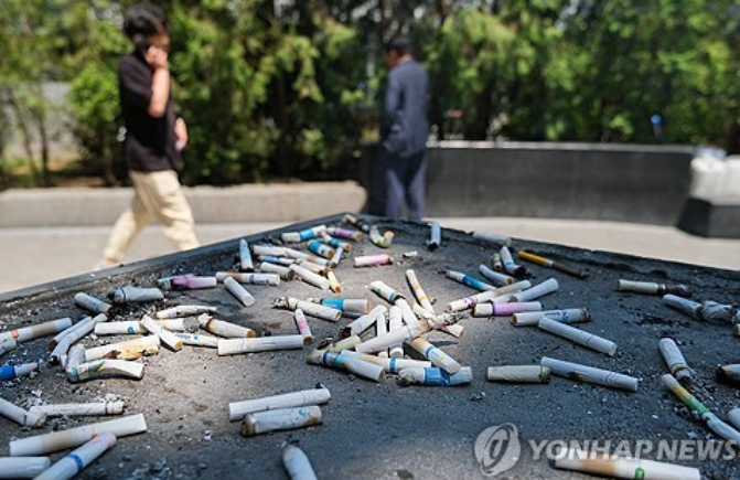   전자담배, 정말 안전할까? 간접흡연 위험과 사회적 논란
