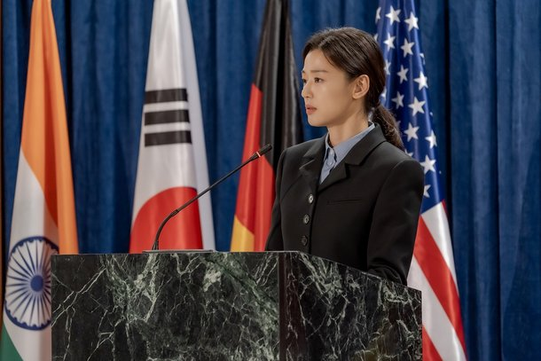 [속보] <b>전지현</b> '북극성', 중국... 핵폭탄 <b>발언</b>→다롄 묘사 <b>논란</b>... 