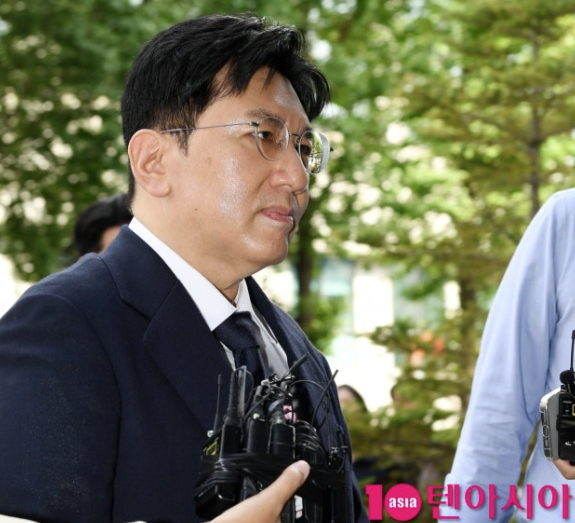  ‘1900억 부당이득 의혹’ 방시혁, 경찰 두 번째 출석 