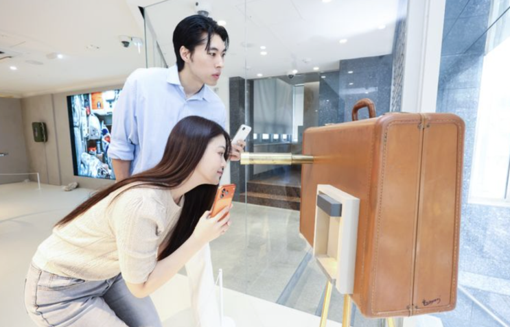  "LG U+ 아이폰17 팝업 전시 " 강남 ‘일상비일상의틈’ 특별체험