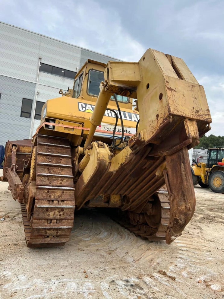  캐타필라 D9N 1989년식 6400만원 판매합니다.