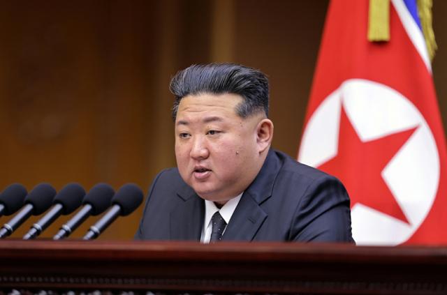 <b>김정은</b> “한국과 마주 앉을 일 없다...미국과는 <b>조건부</b> <b>대화</b>... 