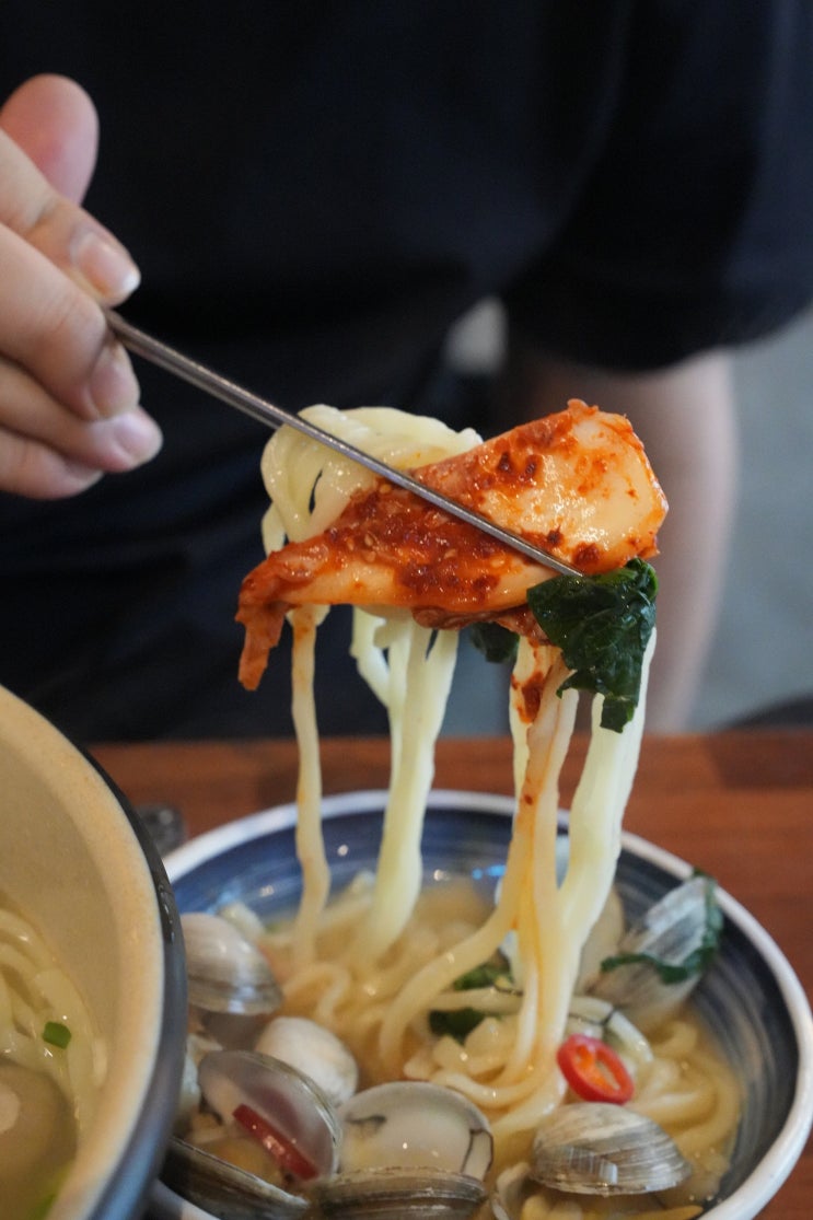  강남 칼국수는 팔당족발! 칼국수부터 보쌈, 불족발까지 다 맛있는 강남 점심 맛집