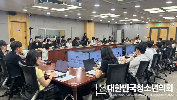 [칼럼] 청소년이 도박과 마약에 끌리는 이유 - 쾌락이 아니라 생존의 문제
