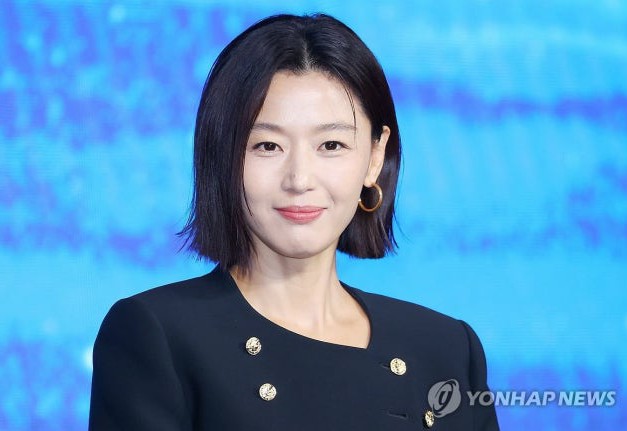 <b>전지현</b>, <b>중국 광고</b> 전면 <b>취소</b> 북극성 대사 논란 뭐길래? <b>중국</b>... 