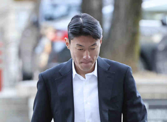 [속보] “<b>황의조</b>, 국내서 ‘<b>준 영구제명</b>’…선수·지도자 활동... 