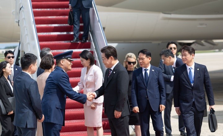이재명 <b>대통령</b>, 제80차 유엔총회 참석 위해 뉴욕 <b>출국</b>
