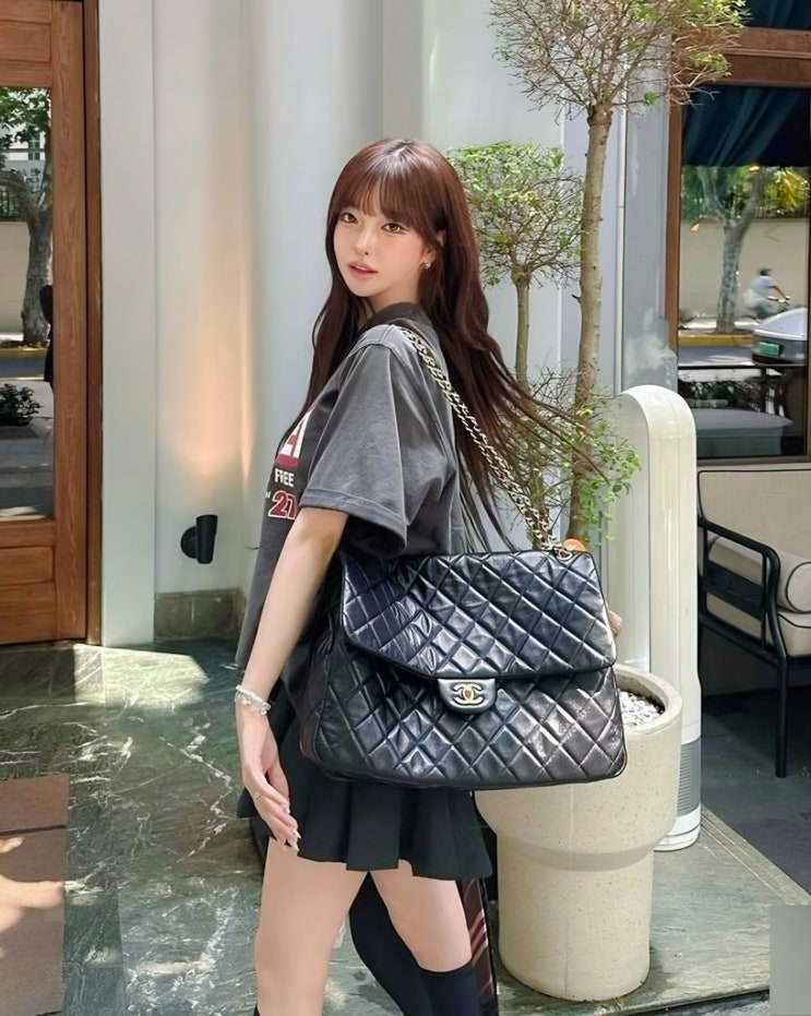  "입이 떡 벌어지는 크기" 과즙세연 인스타 속 어마어마한 샤넬백 정체