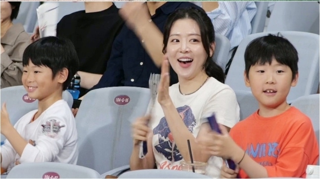 <b>최강야구 윤석민</b>, 6년 만의 마운드 복귀…아내와 두 아들까지... 