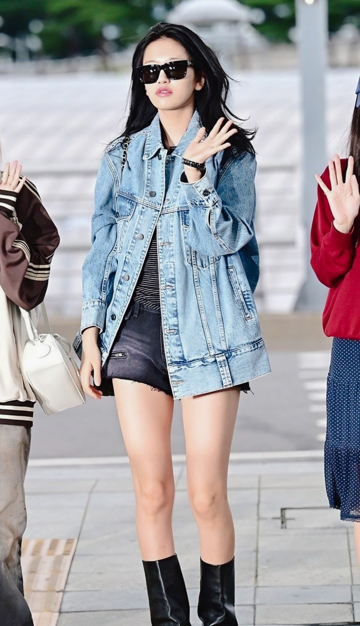  "기럭지 미쳤다" 안유진, 넘사벽 각선미 공항룩