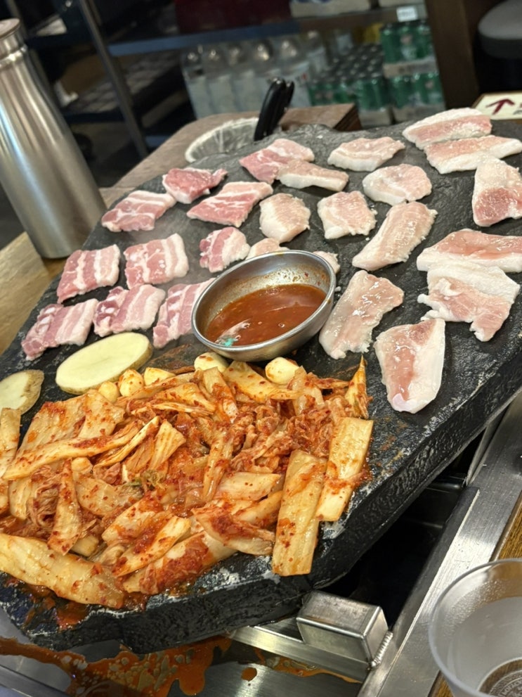  [판교맛집] 뜨거운 찐 돌판위에 고기와 김치를 노릇하게! 놓칠 수 없는 돌판짜파게티까지~ "석암생소금구이" 추천리뷰