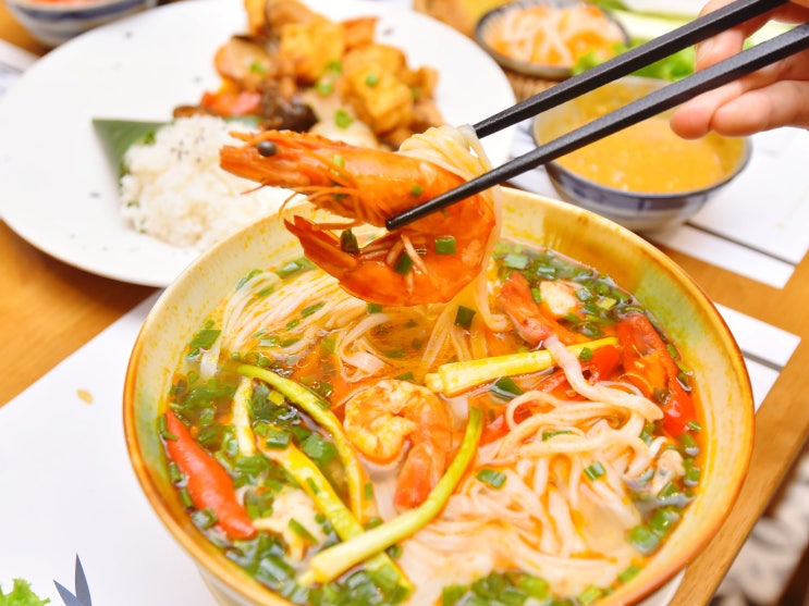  다낭 시내 맛집 한시장 근처 쌀국수 반쎄오 로컬 냐벱 추천