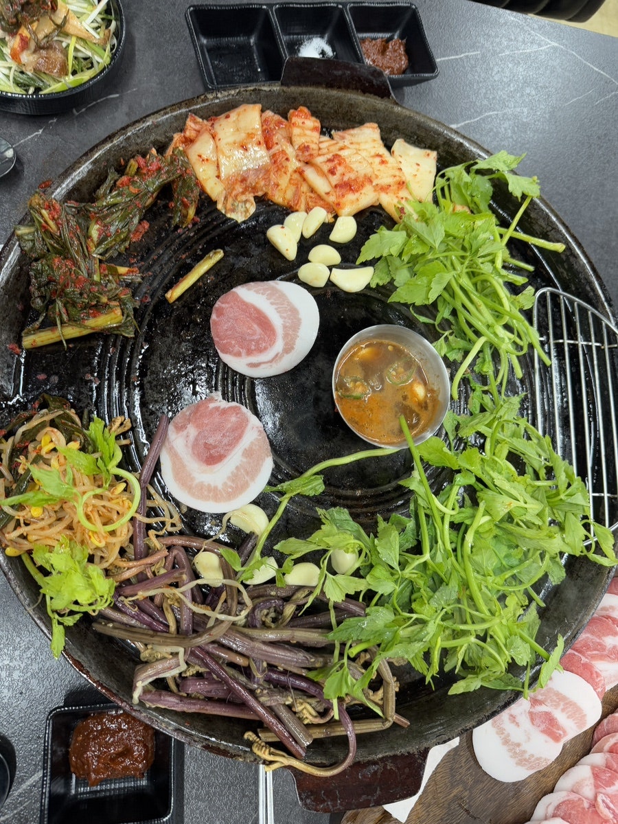 솥뚜껑미나리삼겹살 송천대명점 사진 2