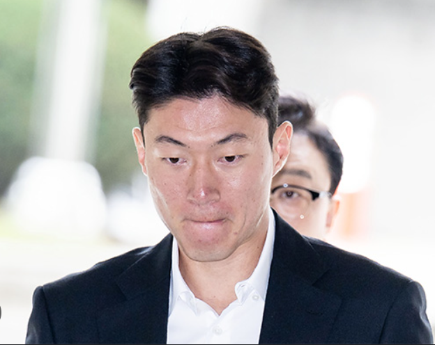 "사실상 <b>영구제명</b>"…<b>황의조</b>, 이제 한국에서 선수도 코치도... 