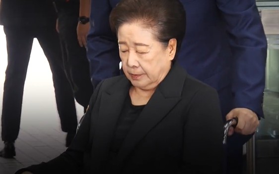 <b>통일교 한학자</b> 총재 <b>구속</b>심사, 휠체어 출석…정치자금·청탁... 