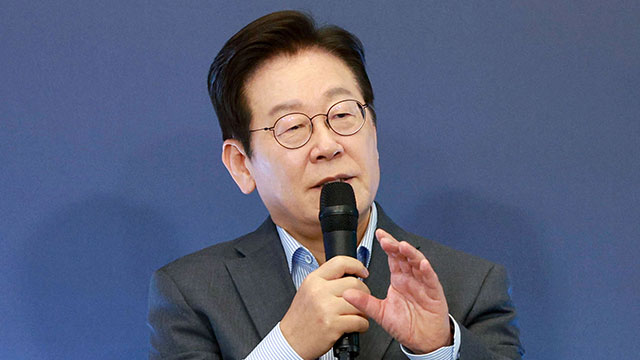 없이 <b>미국</b> <b>요구</b> 수용 시 <b>금융 위기</b> 직면” / 이 대통령 "트럼프... 