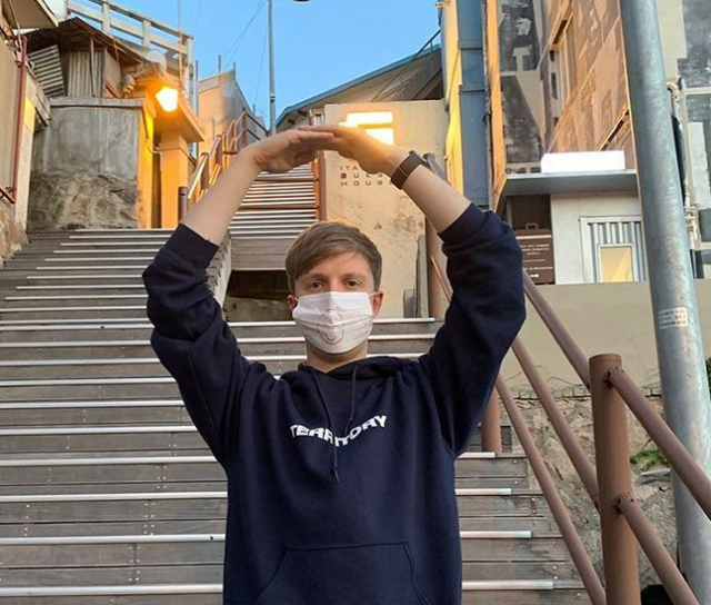 <b>줄리안</b> 퀸타르트, 1인 카페 <b>과대포장</b> 지적 후 <b>논란</b> 확산…SNS... 