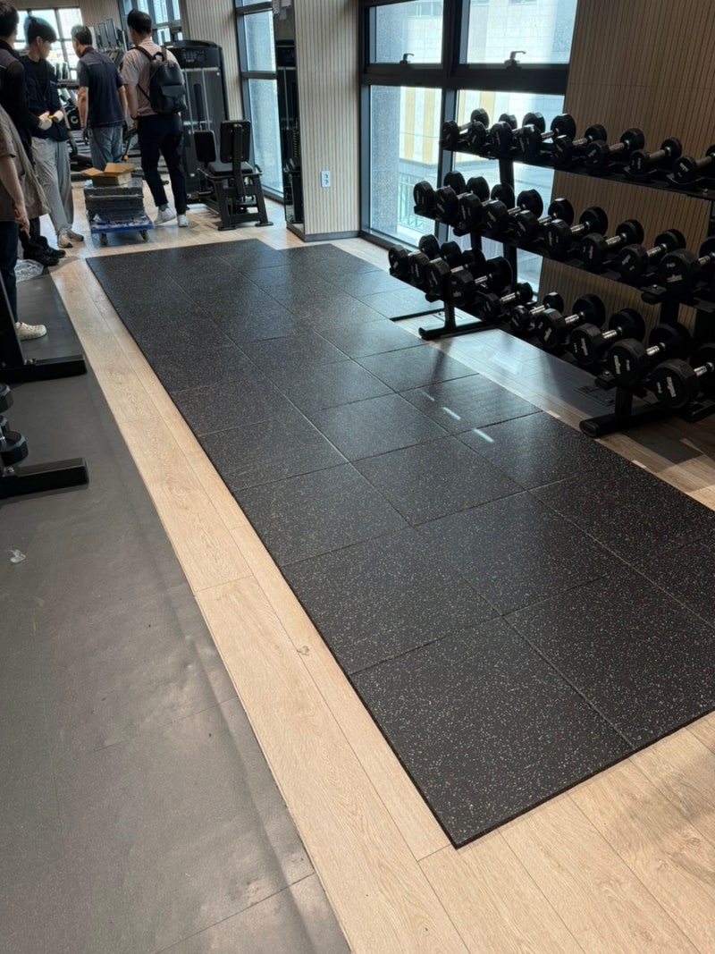 친환경시공 헬스장바닥매트,복근운동기구,롤러맛사지,벨트마사지,디랙스런닝머신 최저가출....