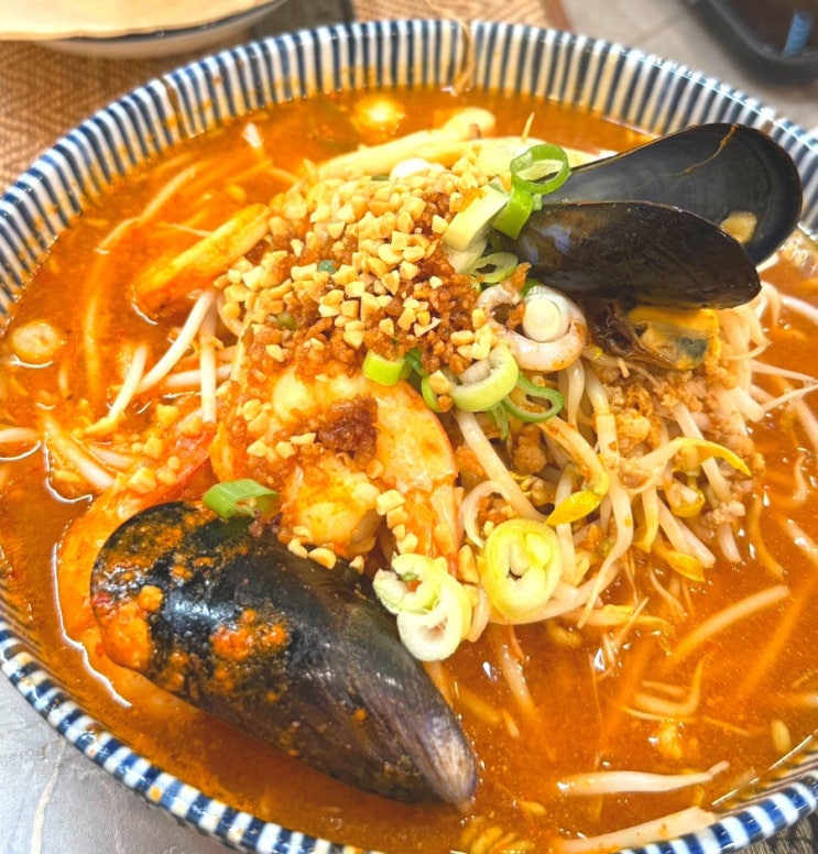  신동카페거리맛집 찾는다면 무조건 여기! 똠얌쌀국수 국물 미쳤다