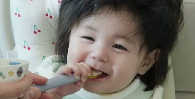 <b>심형탁</b> 子 <b>하루</b>, 투쁠 <b>한우 이유식</b>에 눈 번쩍…먹방계 샛별... 