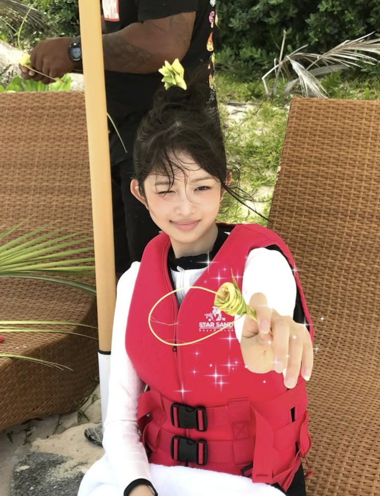  [셀럽 패션] 아이브 레이 구명조끼마저 패션으로 만드는 휴양지 패션 공개!