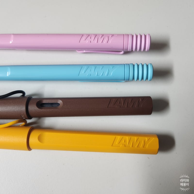 단종 특가로 저렴하게 구입한 라미 사파리 볼펜 라이트 로즈 / 아쿠아