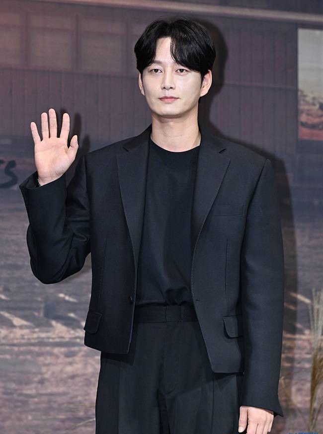 <b>이현욱</b> KBS2 새 <b>대하</b>드라마 '대왕<b>문무</b>' 신라 제 30대 왕 <b>문무</b>왕... 