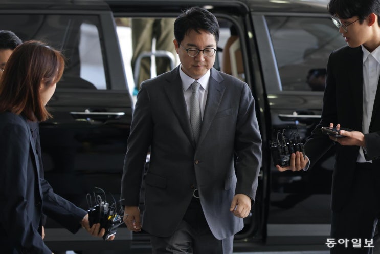 <b>한동훈</b> 전 대표 '<b>치킨 배달</b> 쇼' 논란과 정치적 파장 정리