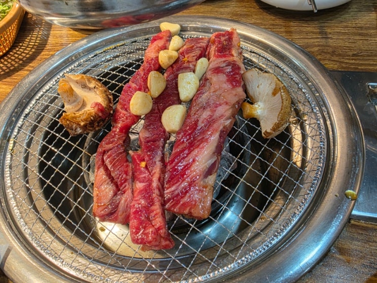  구로 갈비 맛집 추천 - 한옥집 숯불갈비 독산본점에서 즐기는 지팡이 갈비의 매력