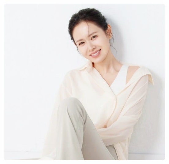 손예진 근황 영화 어쩔수가없다 개봉과 브라 화보 소식