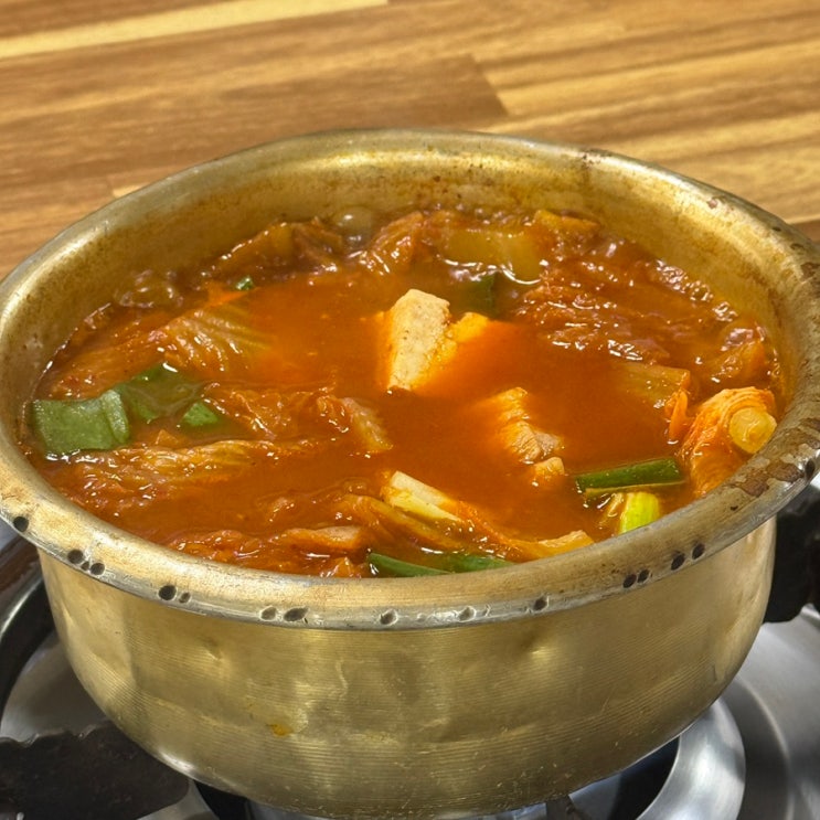  수원 신사강정육식당 김치찌개 삼겹살 맛집