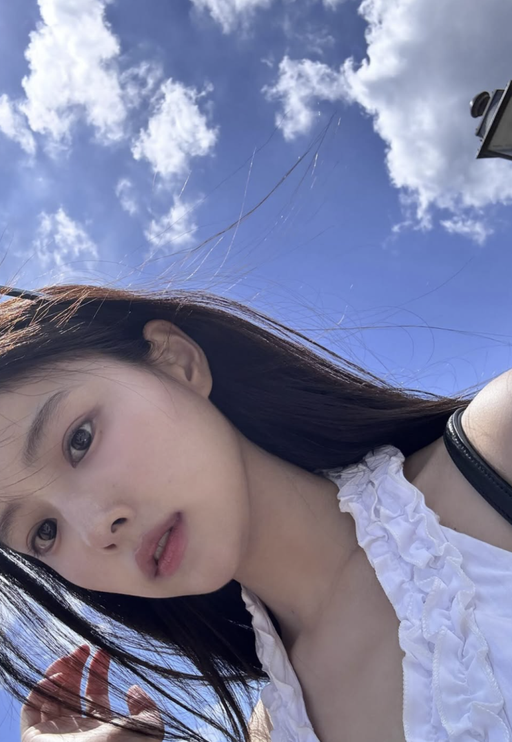  [셀럽 패션] 강혜원, 여름 끝자락 인스타그램 패션! 청순美 폭발한 홀터넥 코디