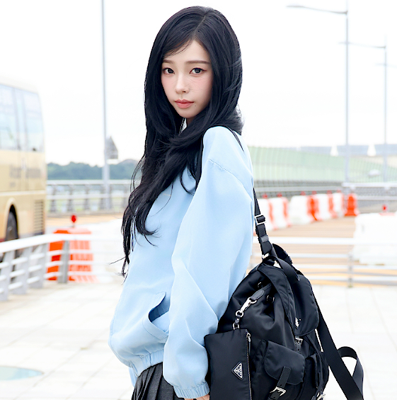  카리나 2026 프라다 패션위크 참석 공항패션