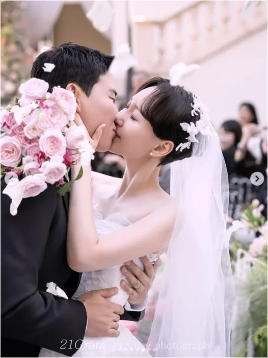  이유영 딸 새 아빠와 결혼식? '그 얼굴' 공개되자마자 온라인 뒤집어진 이유!