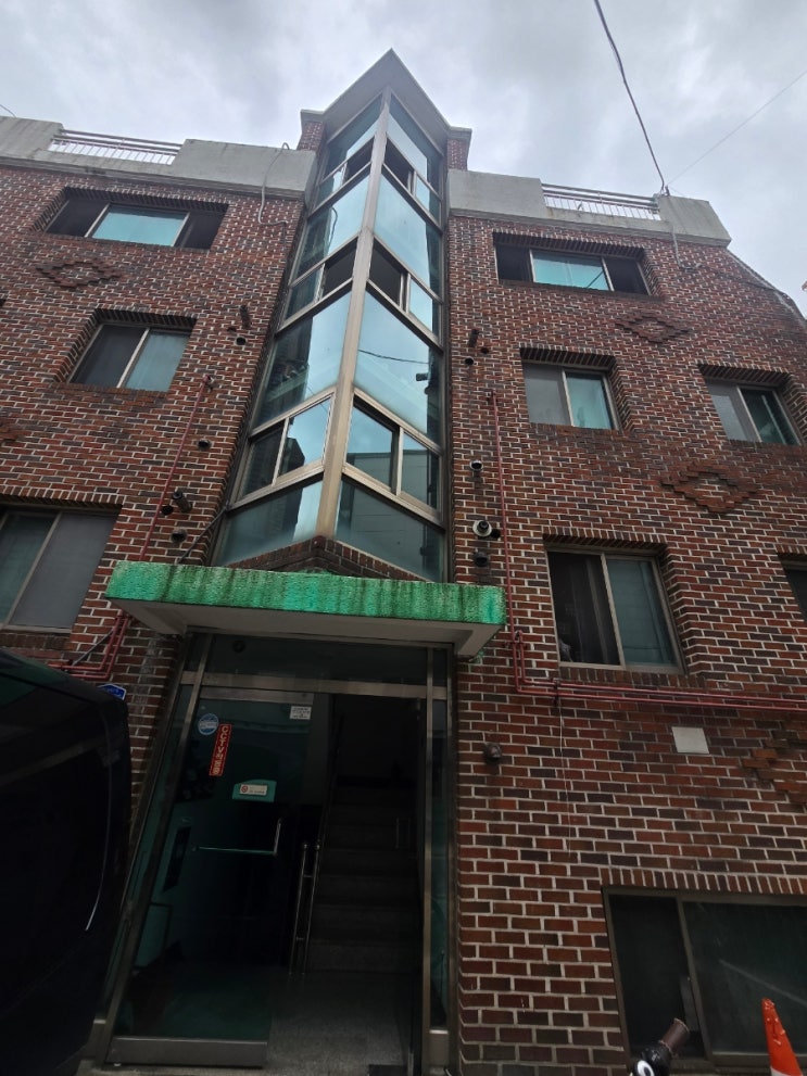  서울시 송파구 삼전동(백제고분로길) 빌라 3층 도기설치 평돔천장 작업 입니다.