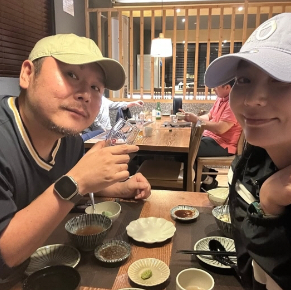  "안혜경", 결혼 2주년 자축  남편 첫 얼굴 공개