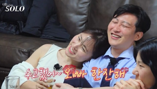 <b>현숙</b>-순자 스킨십 경쟁 <b>28기</b> 돌싱 <b>상철</b> 두고 불꽃 <b>삼각 로맨스</b>... 