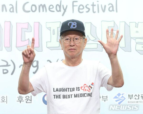 <b>전유성 위독설</b> "폐기흉 입원…산소마스크 의존"