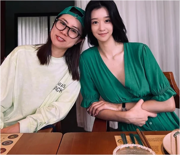  서예지 '사생활 논란 딛고' 미모 여전! 여유로운 근황 포착에 팬들 환호