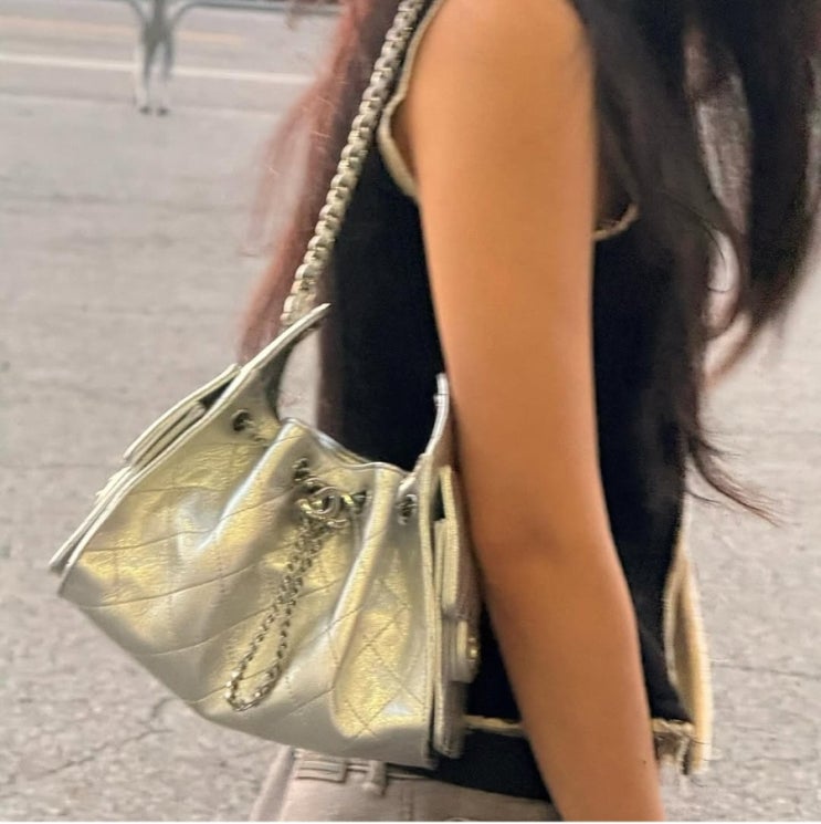  제니가 선택한 가방 샤넬25 스몰, 30대 여자 명품백 찾는다면?
