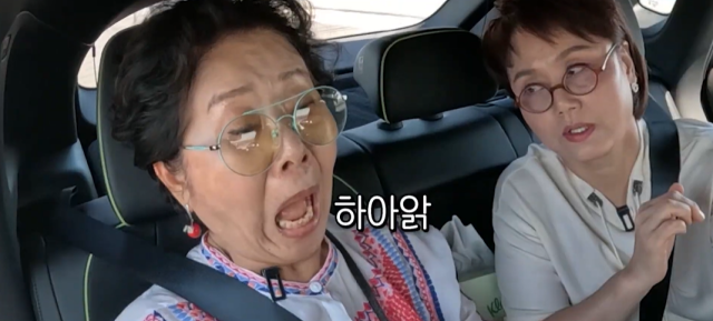 손자가 선물 같은 미모? 감탄한 할머니의 사랑스러운 반응