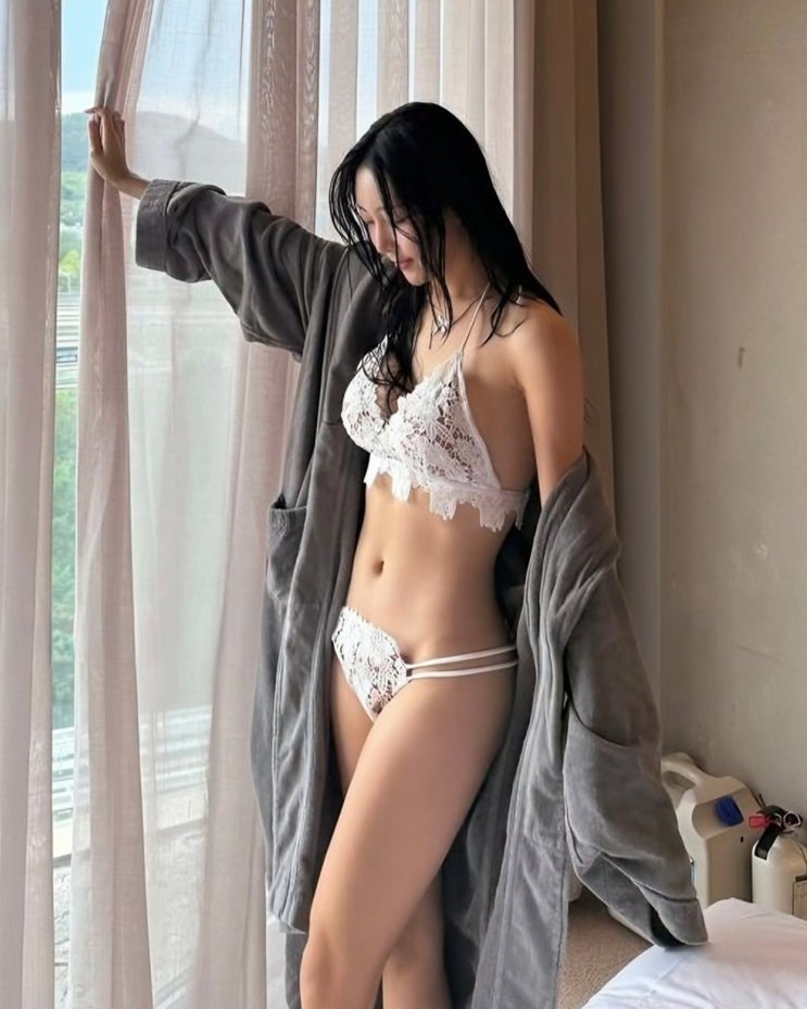  "하의가 너무 야하다.." 진수화, 시스루 비키니 호캉스