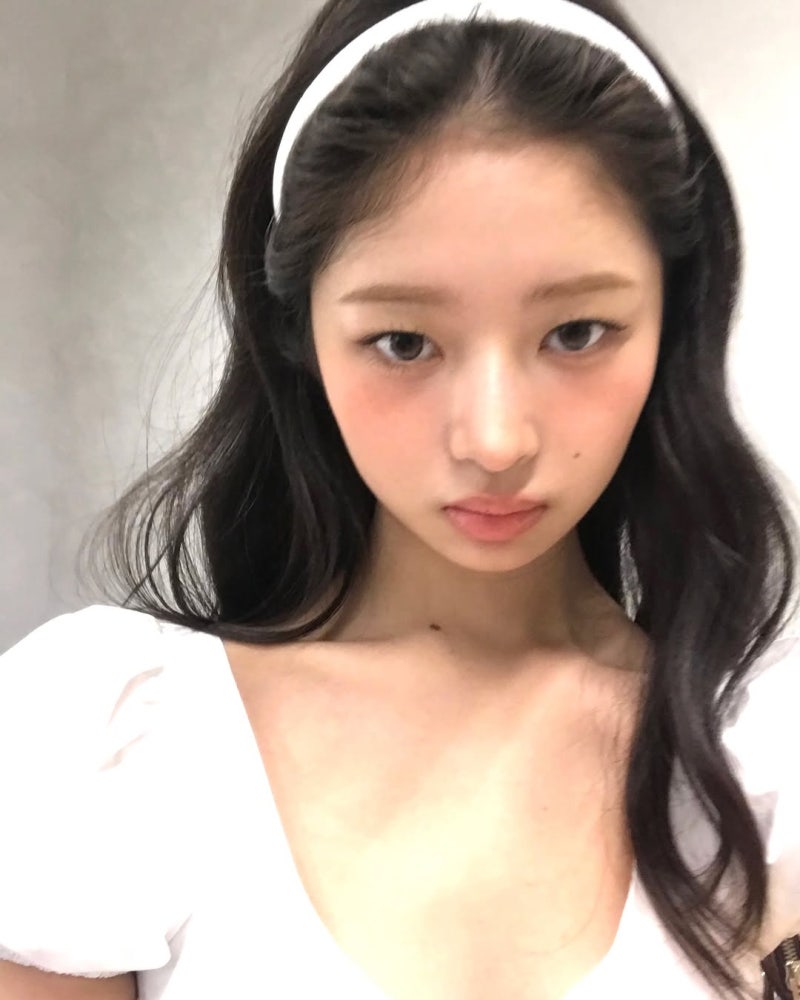 IVE Rei Instagram 襯衫與時尚資訊：SINOON 襯衫推薦，打造可愛風格
