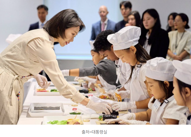  “10년 전엔 놀림거리였던 김밥, 지금은 K-푸드 인기템” 김혜경 여사 발언 화제