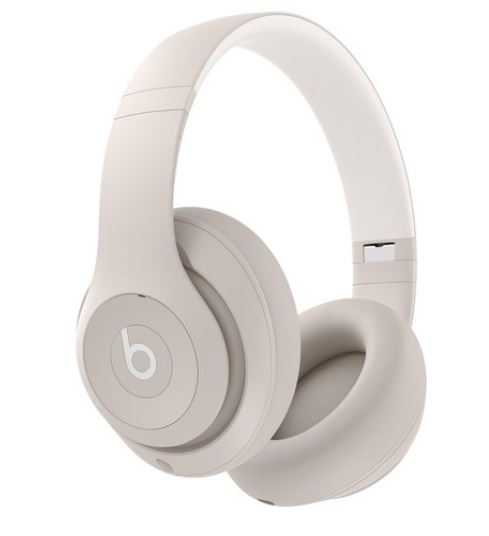  “Beats Studio Pro — 장원영의 인천공항 스타일 & 기술로 완성된 무선 헤드폰”