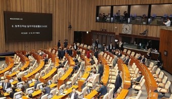 <b>정부조직법</b> 본회의 <b>통과</b>