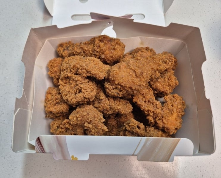  멕시카나 신제품 와삭칸 후기...화끈하게 매콤하고 바삭바삭한 치킨