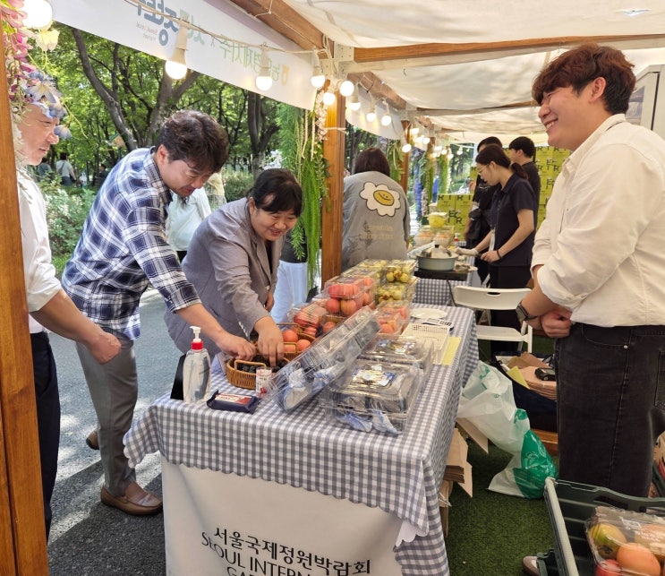농협경제지주, <b>서울국제정원박람회</b> ‘<b>서로장터</b>’에서 팔도... 