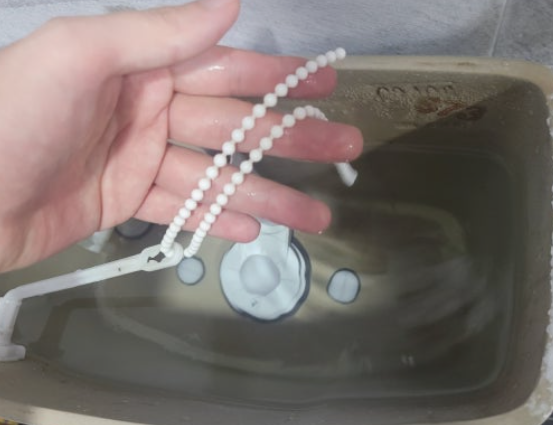  변기 레버가 안 내려가요? 줄 끊어짐·부속 녹슨 문제 완전 정리!